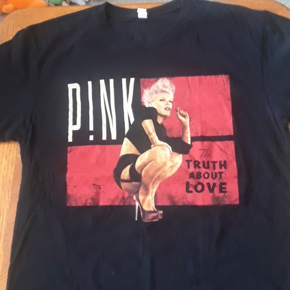 PINK "TRUTH ABOUT LOVE " CONCERT TSHIRT